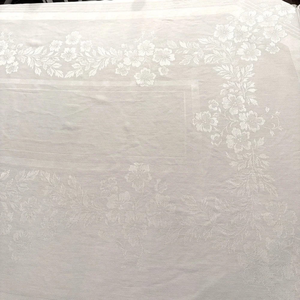 Vintage Damask Floral Tablecloth 49.5